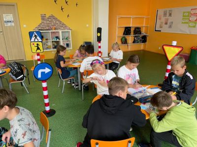 Europejski Tydzień Mobilności w Trójce - kreatywnie i bezpiecznie: konkurs plastyczny Bezpieczna droga do szkoły 